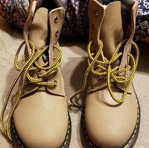 Women's Dr. Marten Boots Khaki sz 11 New